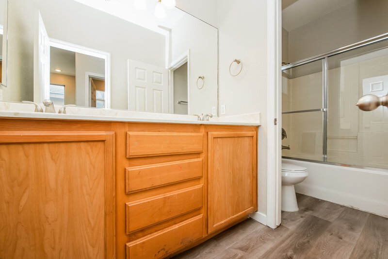 2,105/Mo, 4336 Hera Temple Ave North Las Vegas, NV 89031 Bathroom View