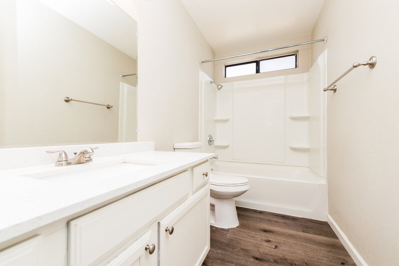 1,960/Mo, 3601 Uranus Dr North Las Vegas, NV 89031 Bathroom View