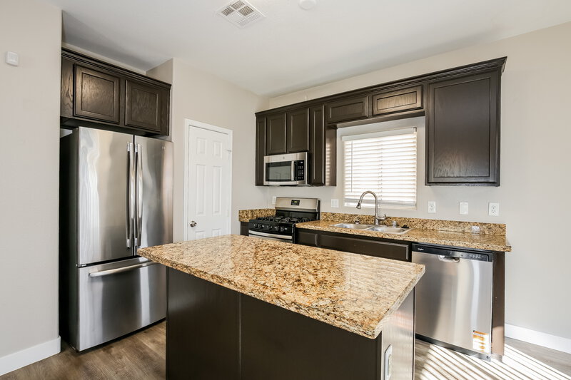 2,300/Mo, 37 Rosa Rosales Ct North Las Vegas, NV 89031 Kitchen View