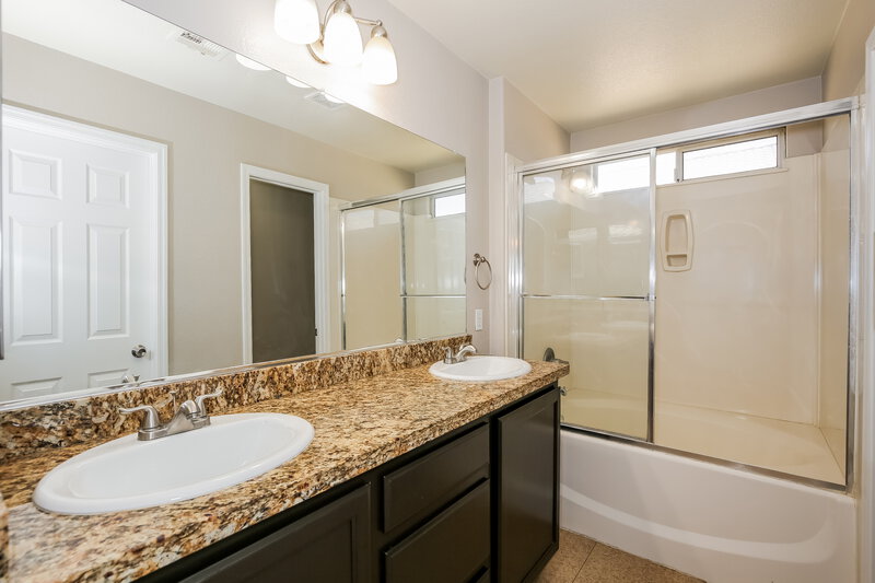 2,300/Mo, 37 Rosa Rosales Ct North Las Vegas, NV 89031 Main Bathroom View