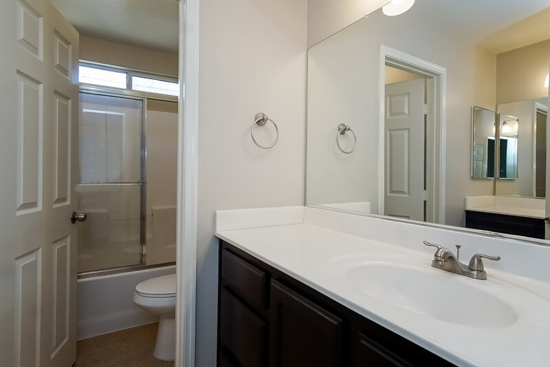 2,280/Mo, 37 Rosa Rosales Ct North Las Vegas, NV 89031 Master Bathroom View