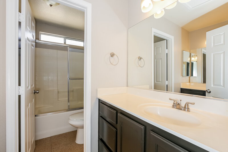 2,300/Mo, 37 Rosa Rosales Ct North Las Vegas, NV 89031 Bathroom View