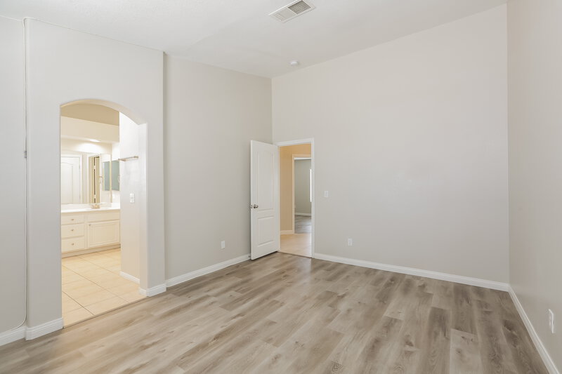 2,100/Mo, 560 Sandbar Ct Henderson, NV 89002 Main Bedroom View 3