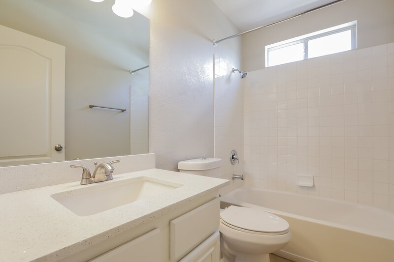 2,100/Mo, 560 Sandbar Ct Henderson, NV 89002 Bathroom View