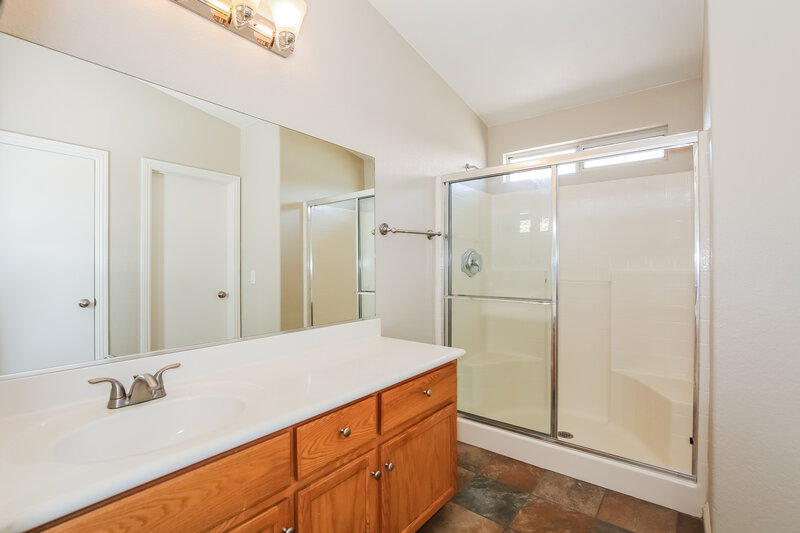 1,945/Mo, 5205 Madison Stone St North Las Vegas, NV 89081 Main Bathroom View