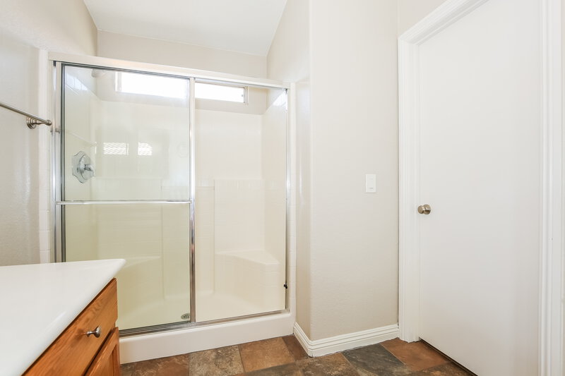 1,945/Mo, 5205 Madison Stone St North Las Vegas, NV 89081 Main Bathroom View 2