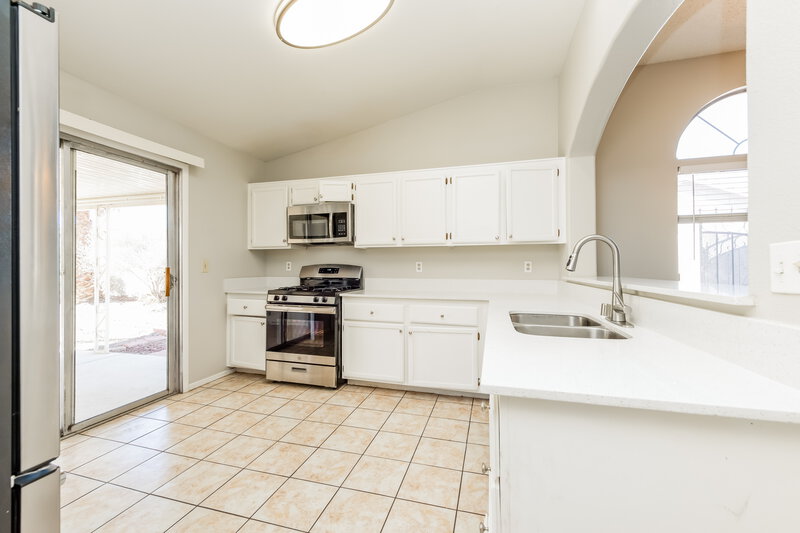 2,105/Mo, 3401 W Red Coach Ave North Las Vegas, NV 89031 Kitchen View