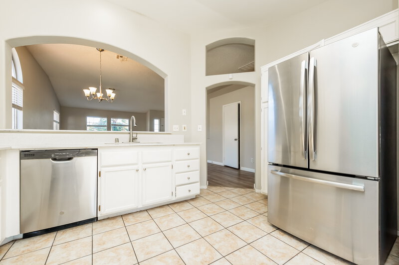 2,105/Mo, 3401 W Red Coach Ave North Las Vegas, NV 89031 Kitchen View 2