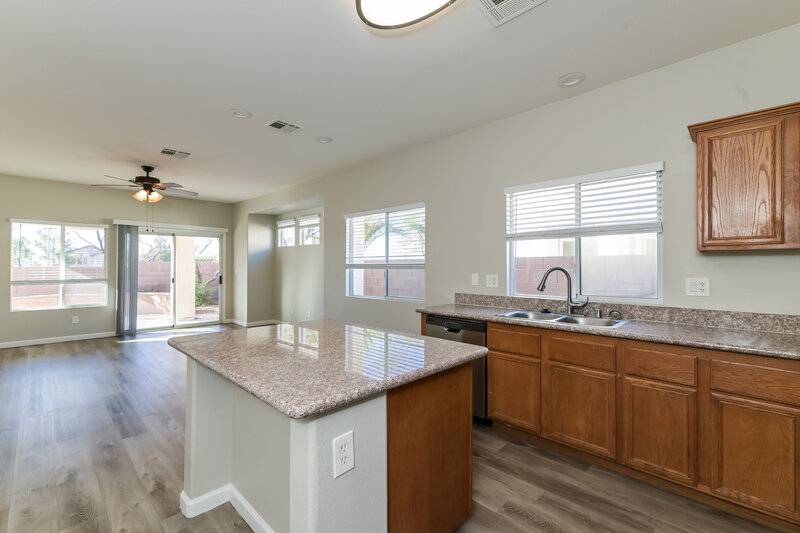 2,075/Mo, 913 Malibu Sands Ave North Las Vegas, NV 89086 Kitchen View