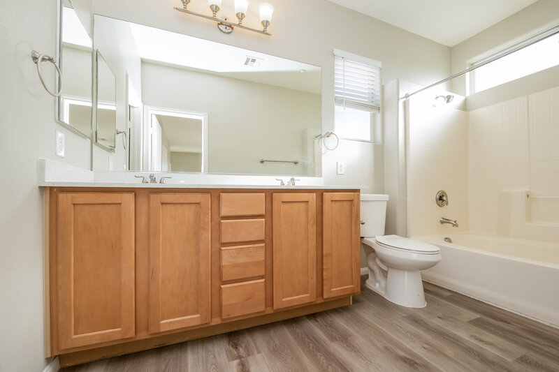 1,760/Mo, 7204 Amber Cascade Ct Las Vegas, NV 89149 Main Bathroom View