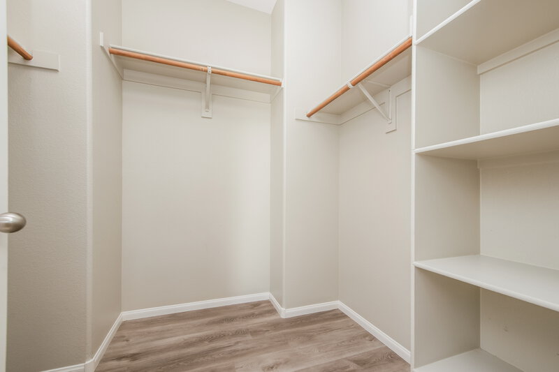 1,760/Mo, 7204 Amber Cascade Ct Las Vegas, NV 89149 Walk In Closet View
