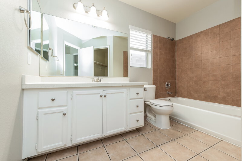 1,820/Mo, 3219 Lost Mesa Court North Las Vegas, NV 89031 Main Bathroom View