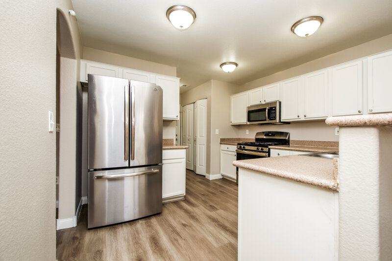 1,910/Mo, 1411 Dillon Ridge Dr North Las Vegas, NV 89081 Kitchen View