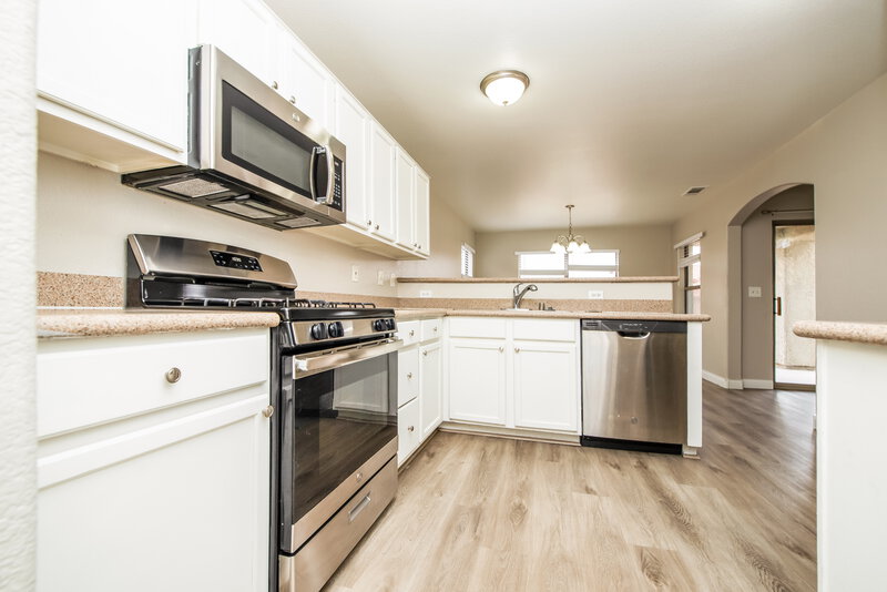 1,910/Mo, 1411 Dillon Ridge Dr North Las Vegas, NV 89081 Kitchen View 2