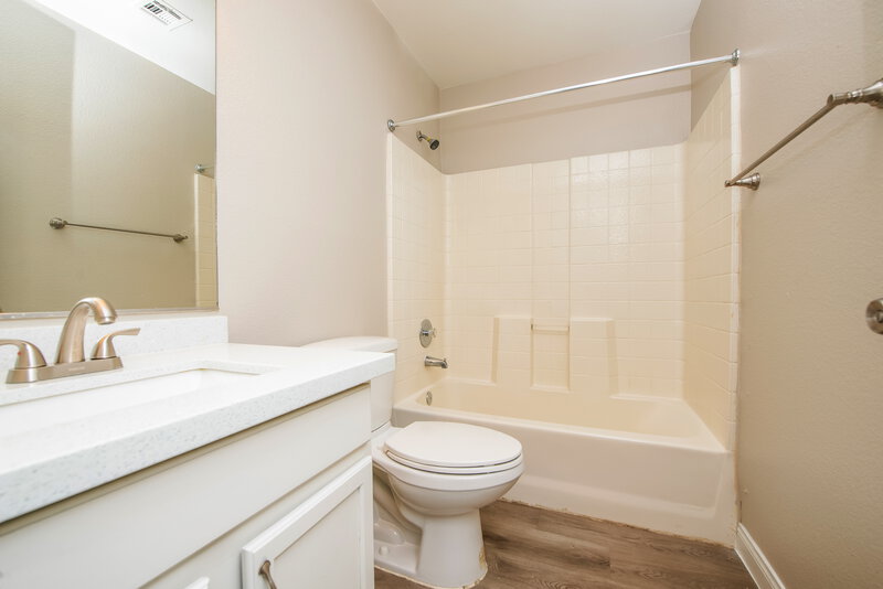 1,910/Mo, 1411 Dillon Ridge Dr North Las Vegas, NV 89081 Bathroom View