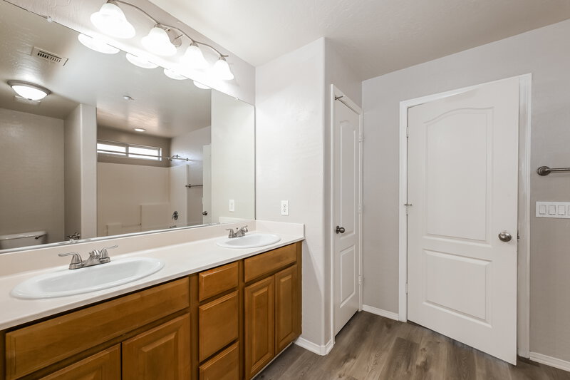 2,000/Mo, 6125 Night Rain Ct Las Vegas, NV 89130 Main Bathroom View