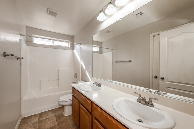 2,000/Mo, 6125 Night Rain Ct Las Vegas, NV 89130 Bathroom View