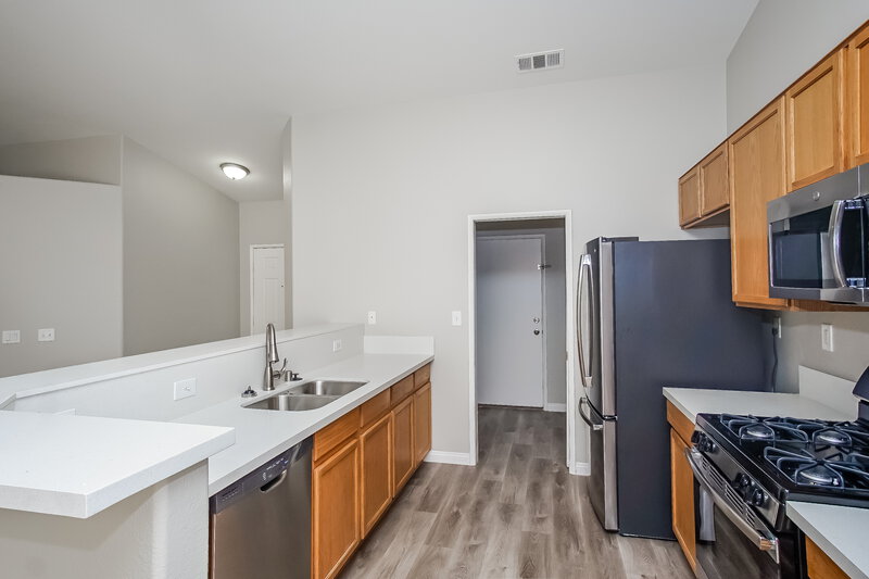 2,650/Mo, 4630 Zia Ridge St North Las Vegas, NV 89031 Kitchen View