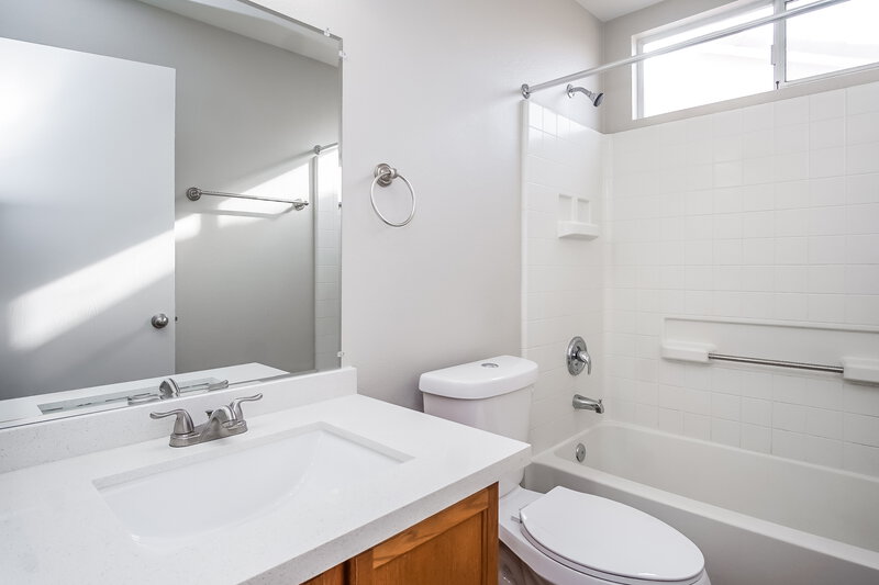 2,650/Mo, 4630 Zia Ridge St North Las Vegas, NV 89031 Bathroom View