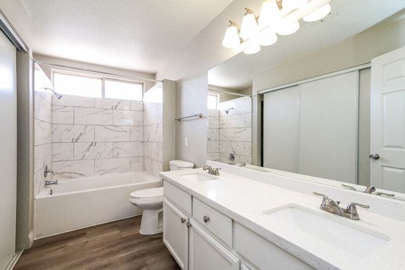 3,360/Mo, 1489 Flintrock Rd Henderson, NV 89014 Main Bathroom View