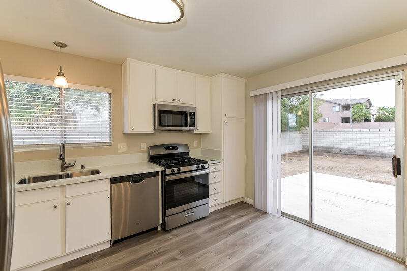 2,270/Mo, 8471 Shelly Rd Las Vegas, NV 89123 Kitchen View 2