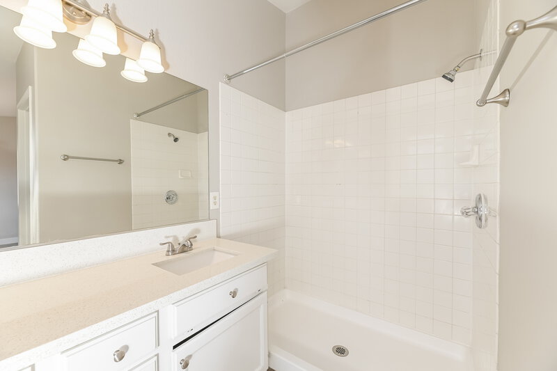 1,965/Mo, 615 King Revere Ct North Las Vegas, NV 89032 Main Bathroom View