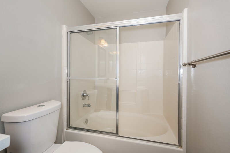 2,050/Mo, 6126 Magic Mesa Street North Las Vegas, NV 89031 Main Bathroom View 2