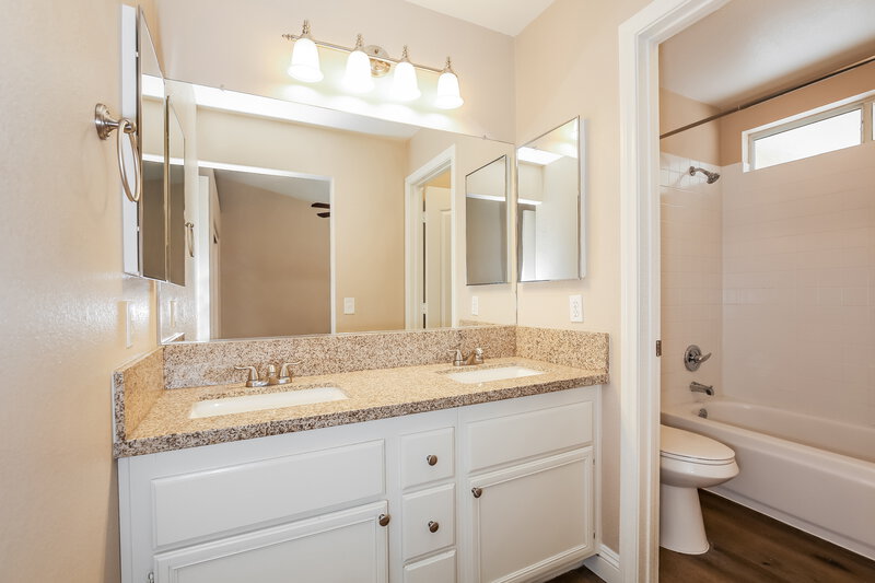 1,840/Mo, 3347 Steppe St North Las Vegas, NV 89032 Main Bathroom View
