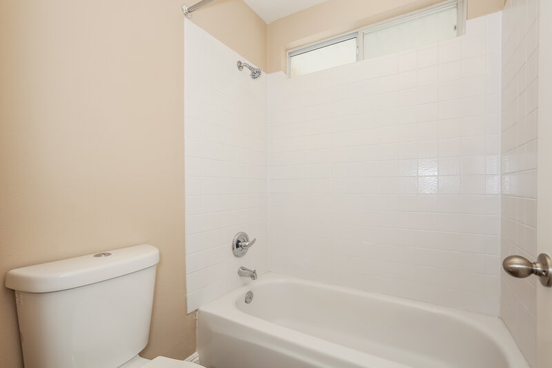 1,840/Mo, 3347 Steppe St North Las Vegas, NV 89032 Main Bathroom View 2