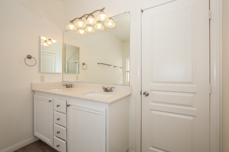2,375/Mo, 3029 Gannon Ridge Avenue North Las Vegas, NV 89081 Main Bathroom View 2