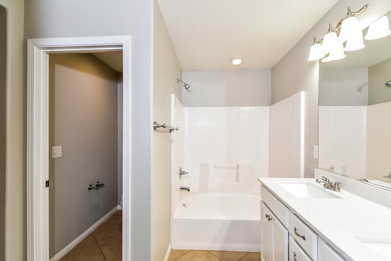 2,170/Mo, 6809 Armistead St Las Vegas, NV 89149 Bathroom View