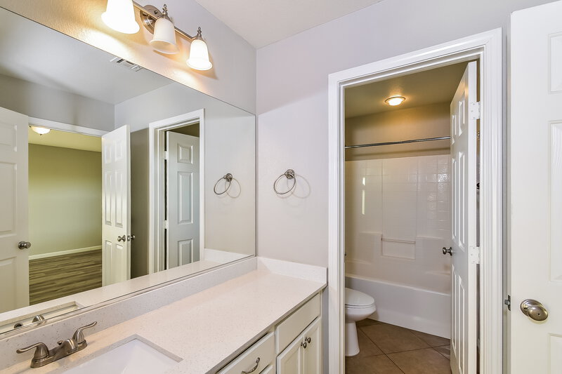 2,170/Mo, 6809 Armistead St Las Vegas, NV 89149 Main Bathroom View