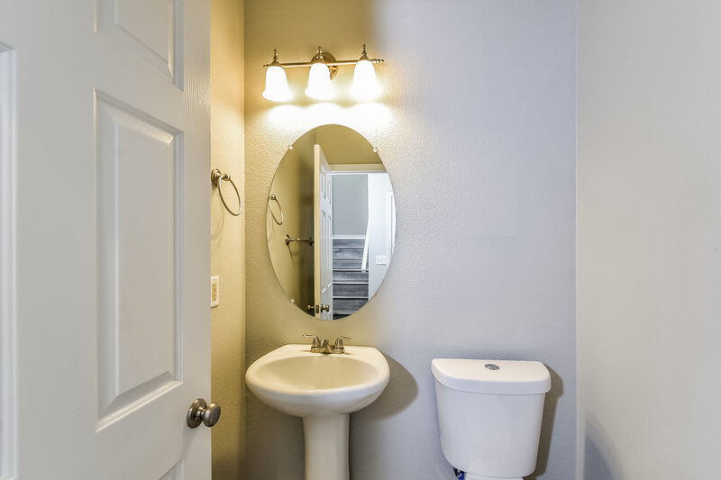 2,170/Mo, 6809 Armistead St Las Vegas, NV 89149 Bathroom View 2