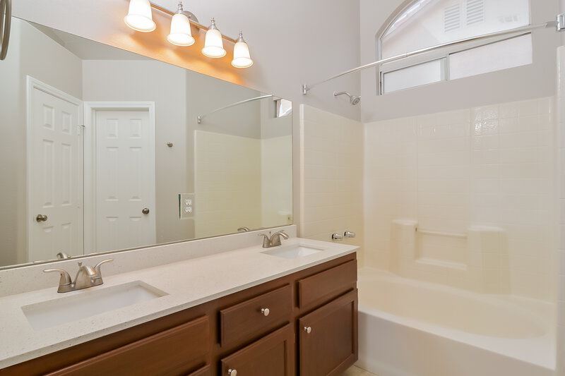 2,200/Mo, 919 Blue Arroyo Dr Henderson, NV 89015 Main Bathroom View