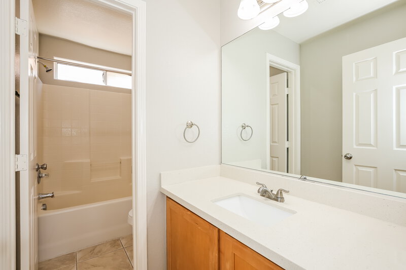 1,980/Mo, 9477 Grandview Spring Avenue Las Vegas, NV 89166 Bathroom View