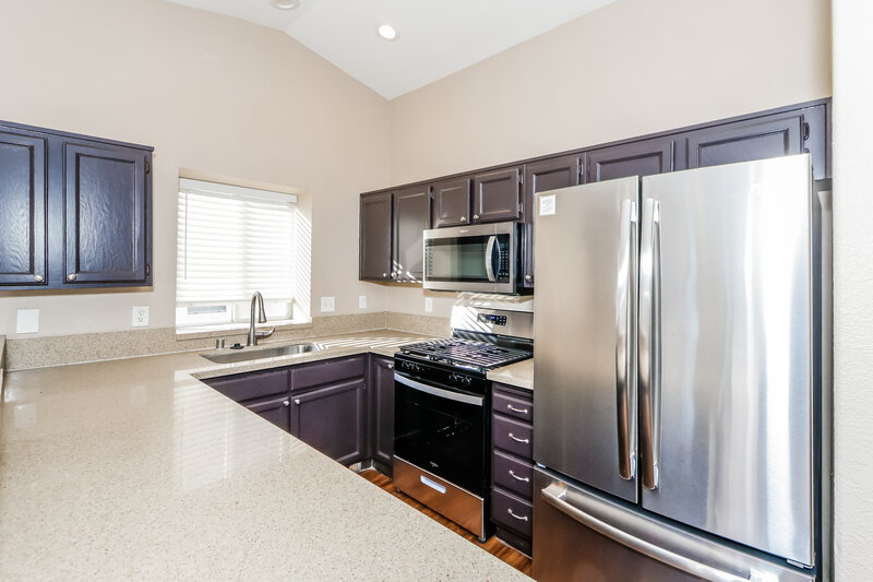 1,930/Mo, 925 Sunnyfield Way Henderson, NV 89015 Kitchen View
