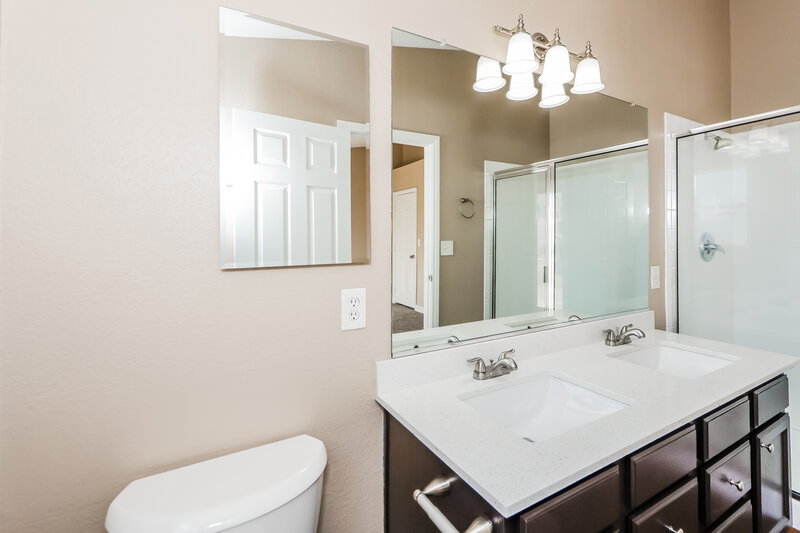 1,930/Mo, 925 Sunnyfield Way Henderson, NV 89015 Main Bathroom View