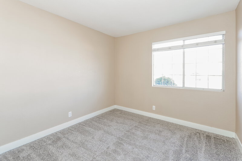 1,930/Mo, 925 Sunnyfield Way Henderson, NV 89015 Bedroom View