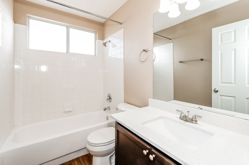 1,930/Mo, 925 Sunnyfield Way Henderson, NV 89015 Bathroom View