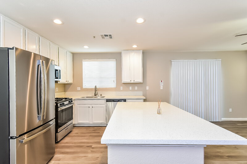 2,075/Mo, 3214 Sunrise Cove Ave North Las Vegas, NV 89031 Kitchen View