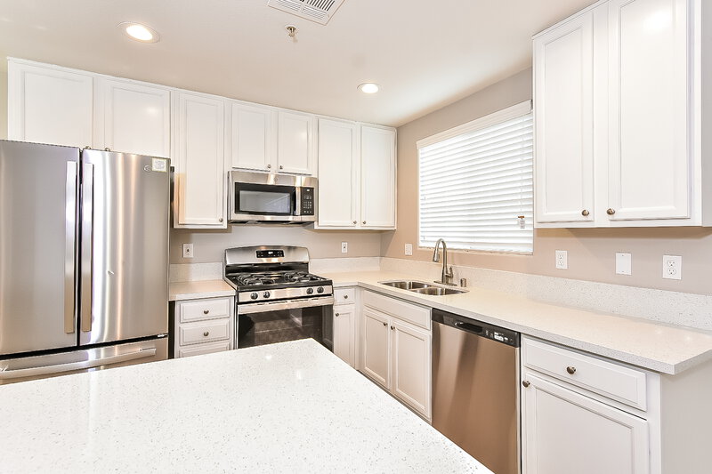 2,075/Mo, 3214 Sunrise Cove Ave North Las Vegas, NV 89031 Kitchen View 2