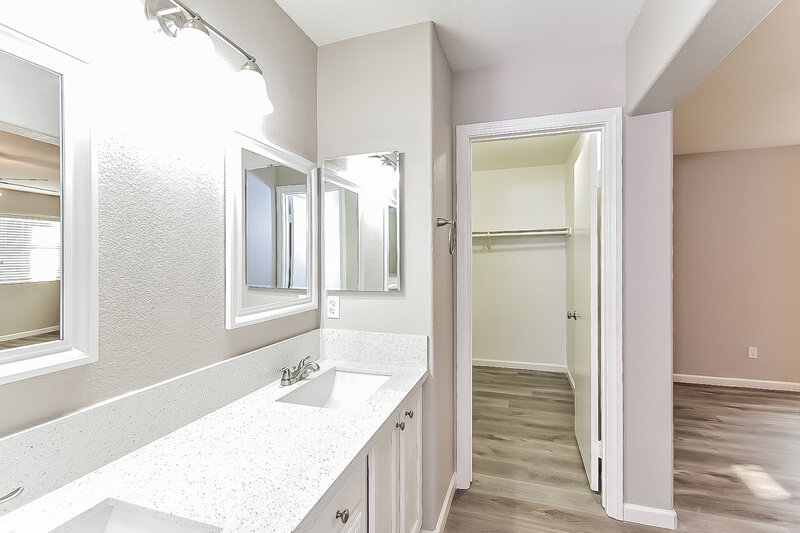 2,075/Mo, 3214 Sunrise Cove Ave North Las Vegas, NV 89031 Main Bathroom View