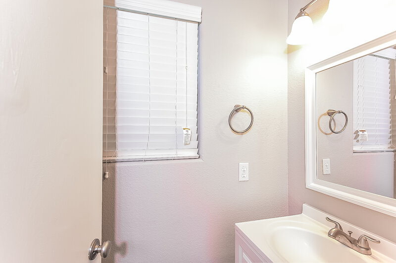 2,075/Mo, 3214 Sunrise Cove Ave North Las Vegas, NV 89031 Bathroom View 2