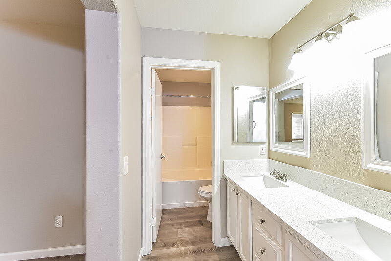 2,075/Mo, 3214 Sunrise Cove Ave North Las Vegas, NV 89031 Bathroom View 3