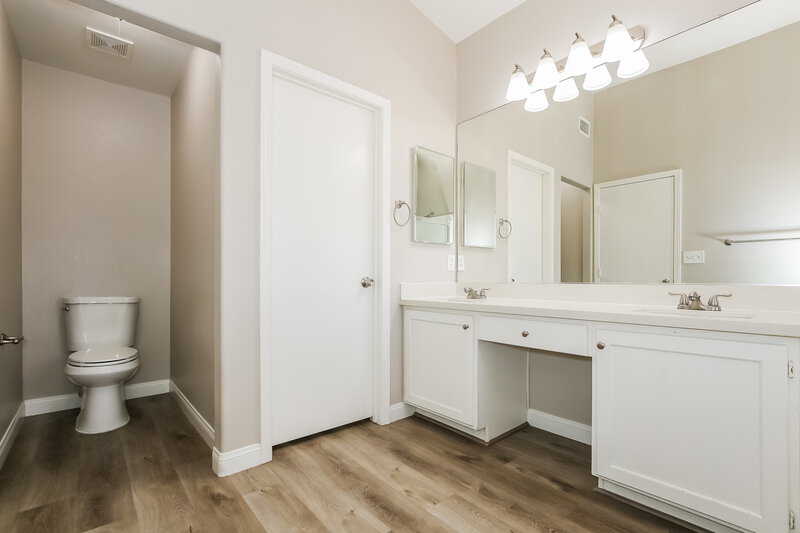 2,110/Mo, 3420 Beca Faith Drive North Las Vegas, NV 89032 Main Bathroom View