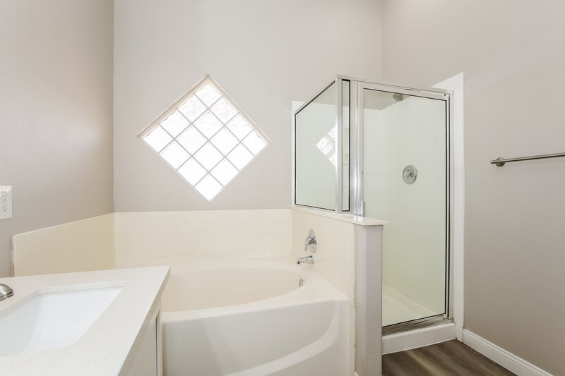 2,110/Mo, 3420 Beca Faith Drive North Las Vegas, NV 89032 Main Bathroom View 2