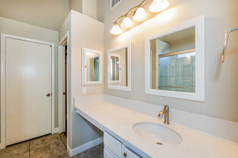 2,015/Mo, 5208 Still Breeze Ave Las Vegas, NV 89130 Main Bathroom View