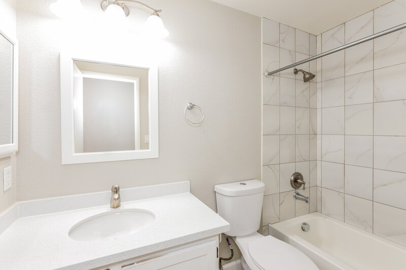 2,015/Mo, 5208 Still Breeze Ave Las Vegas, NV 89130 Bathroom View