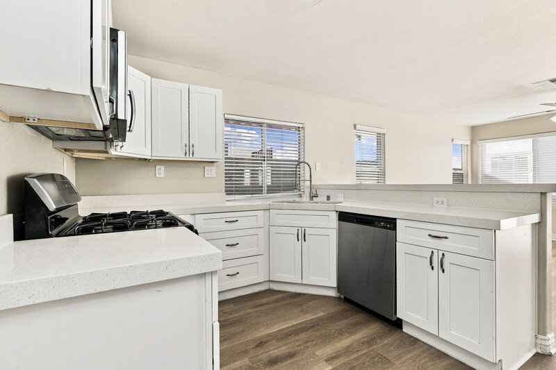 2,305/Mo, 1814 La Villa Dr North Las Vegas, NV 89031 Kitchen View 2