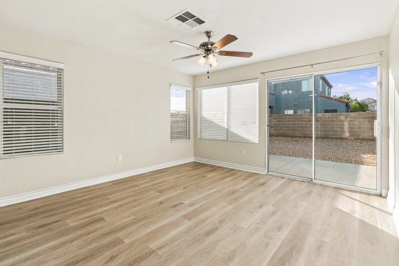 2,305/Mo, 1814 La Villa Dr North Las Vegas, NV 89031 Family Room View